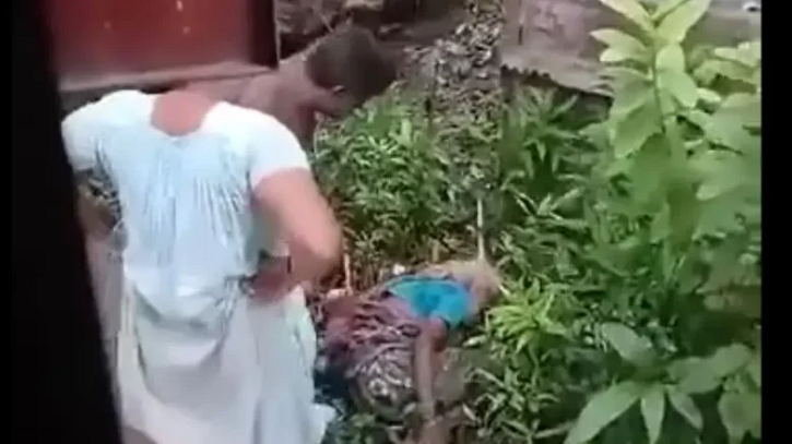 বৃদ্ধ মাকে নির্যাতনের ভাইরাল ভিডিওর সেই ছেলে-পুত্রবধূ আটক বৃদ্ধ মাকে নির্যাতনের ভাইরাল ভিডিওর সেই ছেলে-পুত্রবধূ আটক