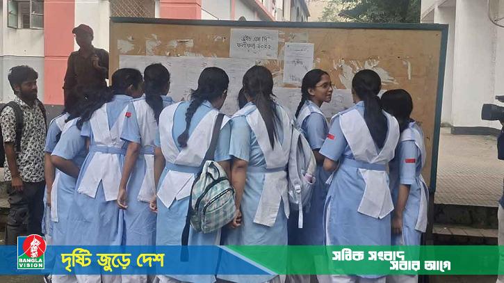 পাসের হারে এগিয়ে ঢাকা, কুমিল্লা বোর্ডে ধস
