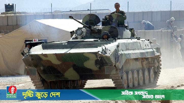 পাকিস্তান সীমান্তে ট্যাংক ও ভারী যুদ্ধাস্ত্র নিচ্ছে আফগানিস্তান