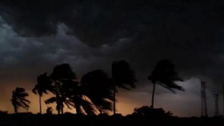 রাত ১টার মধ্যে ৬০ কি.মি. বেগে ঝড়ের আশঙ্কা 