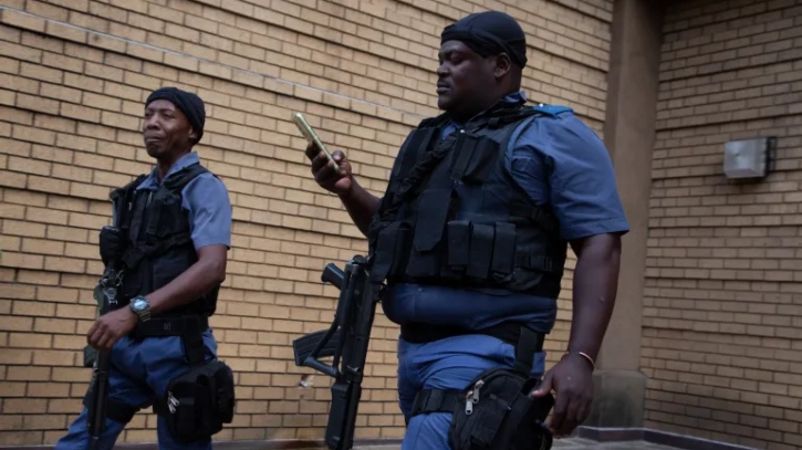 প্রিটোরিয়ায় হোস্টেলে বন্দুক হামলায় শিশুসহ অন্তত ১২ জন নিহত