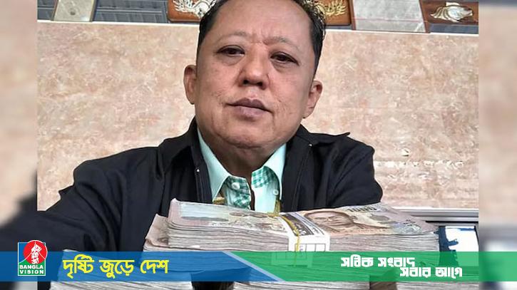 ছেলের পরকীয়া প্রেমিকাকে চড় মারলেই পুরস্কার দেবেন বাবা!