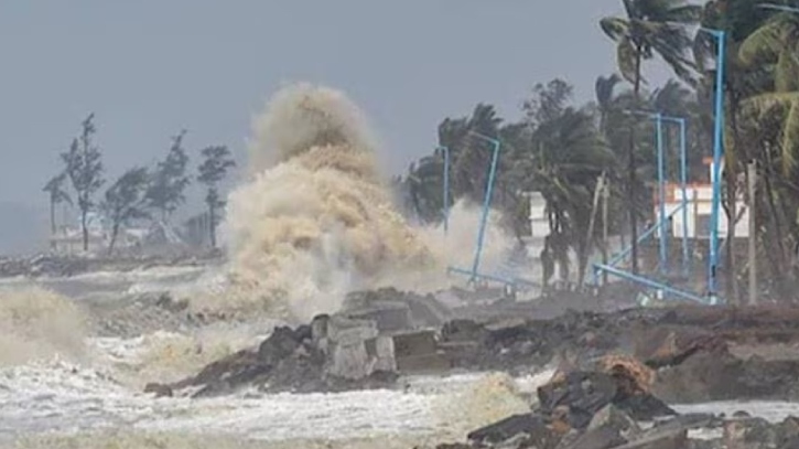 বঙ্গোপসাগরে লঘুচাপ, ৬ বিভাগে ভারি বর্ষণ ও বজ্রবৃষ্টির শঙ্কা