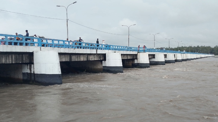 বিপৎসীমা ছুঁই ছুঁই তিস্তার পানি বিপৎসীমা ছুঁই ছুঁই তিস্তার পানি