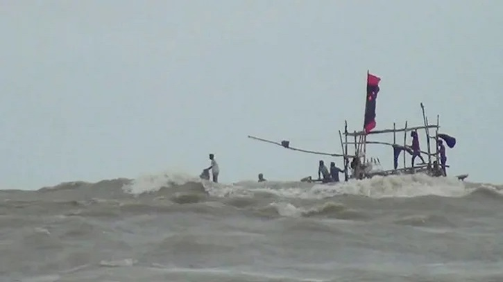 বঙ্গোপসাগরে ট্রলারডুবিতে ২ জনের মৃত্যু, নিখোঁজ ৫ শতাধিক জেলে বঙ্গোপসাগরে ট্রলারডুবিতে ২ জনের মৃত্যু, নিখোঁজ ৫ শতাধিক জেলে