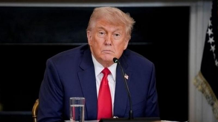 ৩০ দেশের নাগরিকের ওপর ট্রাম্পের নিষেধাজ্ঞা