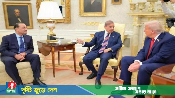 পাকিস্তানের প্রধানমন্ত্রী ও সেনাপ্রধানকে মহান মানুষ বললেন ট্রাম্প