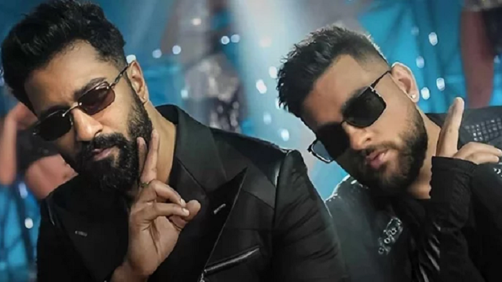 ভিকি কৌশলের ‘তওবা তওবা’ গানের গায়ককে কনসার্টে জুতা নিক্ষেপ! ভিকি কৌশলের ‘তওবা তওবা’ গানের গায়ককে কনসার্টে জুতা নিক্ষেপ!