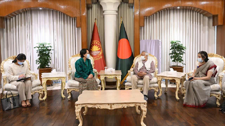 প্রধান উপদেষ্টার সঙ্গে ভুটানের নবনিযুক্ত রাষ্ট্রদূতের সাক্ষাৎ প্রধান উপদেষ্টার সঙ্গে ভুটানের নবনিযুক্ত রাষ্ট্রদূতের সাক্ষাৎ