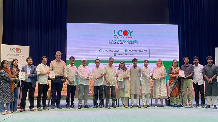 আসন্ন কপ সম্মেলন সামনে রেখে তরুণদের জাতীয় জলবায়ু সনদ সরকারের কাছে হস্তান্তর