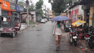 শেষ আশ্বিনে হঠাৎ বৃষ্টি; উত্তরের জনপদে স্বস্তি ফিরলেও রবি ফসল নিয়ে শঙ্কা