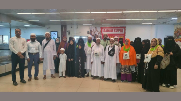 ধর্মমন্ত্রীর উদ্যোগ: ৪০ জন ওমরাহযাত্রীকে বিমানবন্দরে অভ্যর্থনা