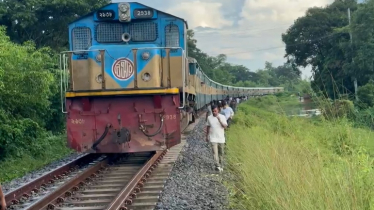 ট্রেনের ধাক্কায় ব্যাটারিচালিত অটোরিকশার চালকসহ দুইজন নিহত