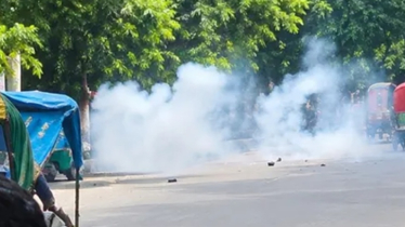 এবার শিল্পকলা একাডেমির সামনে ককটেল বিস্ফোরণ