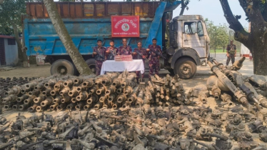ট্রাকের পাথরের নিচে মিললো গাড়ির যন্ত্রাংশ, ১৩৫ ভারতীয় মোবাইল উদ্ধার