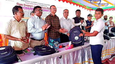 মোংলায় ৩৮১ শিক্ষার্থীর মাঝে শিক্ষাসামগ্রী বিতরণ
