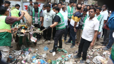 ডেঙ্গু প্রতিরোধে প্রতিমন্ত্রী ইশরাকের নেতৃত্বে পরিচ্ছন্নতা অভিযান