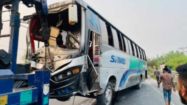 বাস-পিকআপ-মোটরসাইকেলের ত্রিমুখী সংঘর্ষে নিহত ২