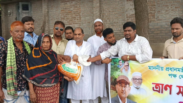 বন্যার্তদের পাশে প্রধানমন্ত্রী, চাঁপাইনবাবগঞ্জে ৫০০ পরিবার পেল ত্রাণ