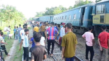 রেললাইন মেরামত চলছিলো, জানতেনই না কর্ণফুলী ট্রেনের চালক! 