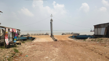 নাব্য সংকটে দৌলতদিয়ার ৭ নম্বর ফেরিঘাট বন্ধ, দুর্ভোগে যাত্রীরা