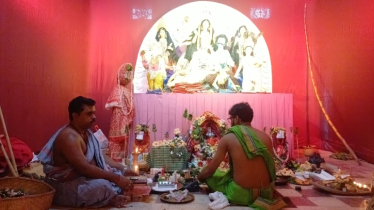 ভাবগাম্ভীর্য ও ভক্তিসুধা ছড়ানো আবহভেদে উদযাপিত হলো মহাঅষ্টমী পূজা