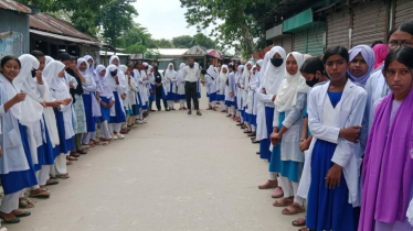 স্কুলের জমি বেদখল, উদ্ধারে শিক্ষার্থীদের বিক্ষোভ 