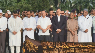 মুক্তিযোদ্ধা আব্দুল হাইয়ের জানাজায় অংশ নিয়েছেন প্রধানমন্ত্রী