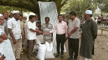 আগুনে পুড়লো বাড়ি, ক্ষতিগ্রস্ত পরিবারের পাশে প্রশাসন