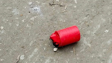 পুরাতন বাণিজ্য মেলার মাঠ থেকে ২০টি ককটেল-পেট্রোল বোমা উদ্ধার