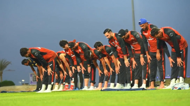 অনুশীলনের ফাঁকে মাঠেই আফগান ক্রিকেটারদের জামাতে নামাজ আদায়