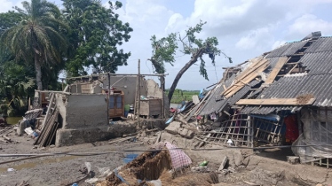 আকস্মিক টর্নেডোয় লন্ডভন্ড আশাশুনির বেশকিছু বসতবাড়ি
