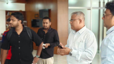 তালা ভেঙে নিজ কার্যালয়ে ঢুকলেন চুয়েটের নতুন ভিসি