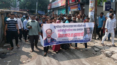 জি এম কাদেরের বাসার সামনে বিক্ষোভ, ইট-পাটকেল নিক্ষেপ