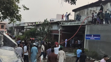 সোয়া ১ ঘণ্টার চেষ্টায় নিয়ন্ত্রণে এসেছে ইবনেসিনা ওষুধ কারখানার আগুন