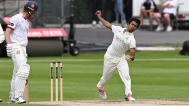 কাউন্টি চ্যাম্পিয়নশিপে আবারও হাসান মাহমুদের ঝলক কাউন্টি চ্যাম্পিয়নশিপে আবারও হাসান মাহমুদের ঝলক