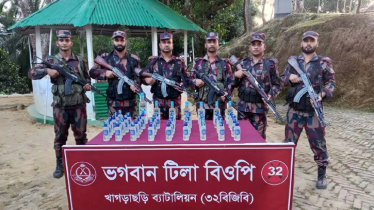 বিজিবির টহল দল দেখে ৫৩ বোতল ভারতীয় মদ ফেলে পালালো চোরাকারবারীরা