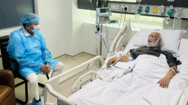 আলজেরিয়া থেকে ফিরেই মঈন খানকে দেখতে হাসপাতালে প্রতিমন্ত্রী হুমায়ুন কবির