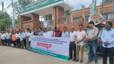 দুর্নীতির সংবাদ প্রকাশ করায় সাংবাদিকের ওপর হামলা, নোয়াখালীতে মানববন্ধন