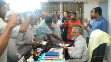 মব সৃষ্টি করে রাজশাহী মেডিকেল বিশ্ববিদ্যালয়ের ভিসিকে পদত্যাগপত্রে স্বাক্ষর করানোর অভিযোগ