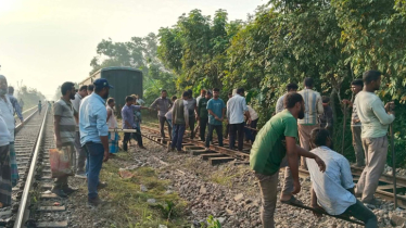 ১৬ ঘণ্টা পর উদ্ধার লাইনচ্যুত কর্ণফুলী কমিউটারের বগি ১৬ ঘণ্টা পর উদ্ধার লাইনচ্যুত কর্ণফুলী কমিউটারের বগি