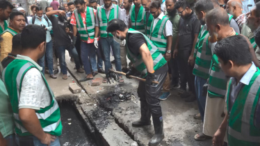 ইশরাক হোসেনের নেতৃত্বে সূত্রাপুর ও কোতোয়ালিতে ডেঙ্গু প্রতিরোধে পরিচ্ছন্নতা কার্যক্রম