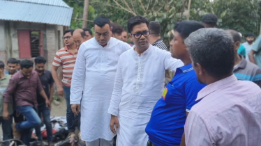 অগ্নিকাণ্ডে ক্ষতিগ্রস্ত পরিবারের পাশে যুবদল নেতা নয়ন, ঘর নির্মাণের আশ্বাস