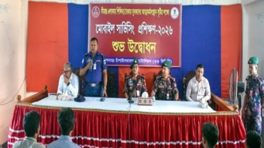 চাঁপাইনবাবগঞ্জ সীমান্তে ৩৫ তরুণকে মোবাইল সার্ভিসিং প্রশিক্ষণ দিচ্ছে বিজিবি