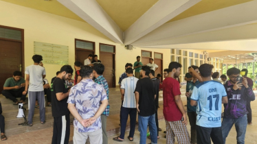 আল্টিমেটামের পরও ভিসি ভবন ছাড়েননি চুয়েট উপাচার্য, প্রধান ফটকে তালা