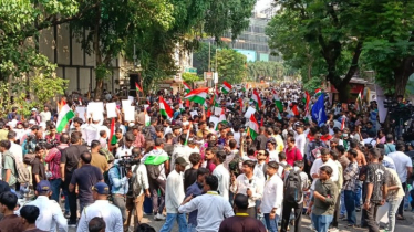 দিল্লি-মুম্বাইয়ে জোড়া প্রতিবাদ কর্মসূচি ককরোচ পার্টির