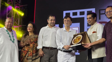 কালজয়ী সিনেমার পোস্টারে রঙিন এফডিসি, সম্মাননা পেলেন গুণীজনরা