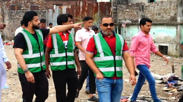 মাদক বিক্রেতাদের হাতেনাতে ধরলেন প্রতিমন্ত্রী ইশরাক, গুঁড়িয়ে দিলেন আস্তানা