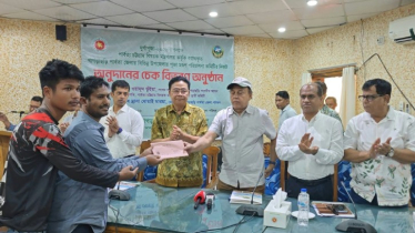 খাগড়াছড়ির ৬৮ পুজা মন্ডপে চেক বিতরণ