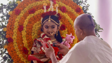 রাজধানীর রামকৃষ্ণ মিশন মন্দিরে আয়োজিত কুমারী পূজা